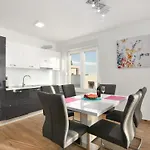 Ten-bedroom In Holiday home Razanj