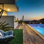 Holiday home Ten-bedroom In *