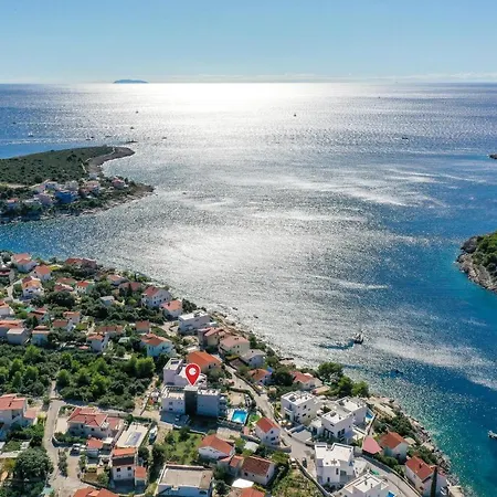 10 Bedroom Gorgeous In Holiday home Razanj