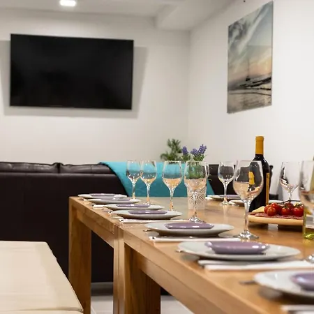 Ten-bedroom In Vakantiehuis Ražanj