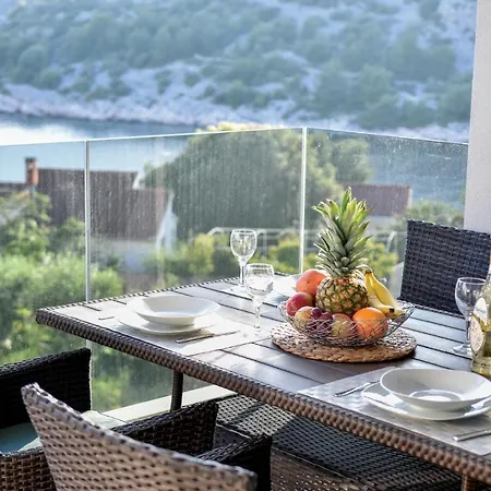 10 Bedroom Gorgeous In Holiday home Razanj