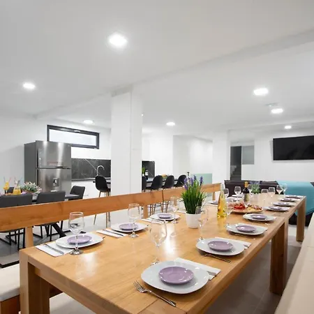 10 Bedroom Gorgeous In