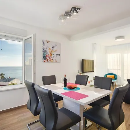 10 Bedroom Gorgeous In Holiday home Razanj