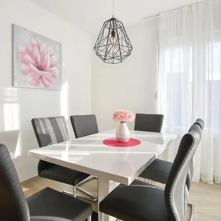 10 Bedroom Gorgeous In * Razanj