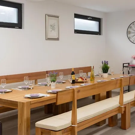 Ten-bedroom In Vakantiehuis