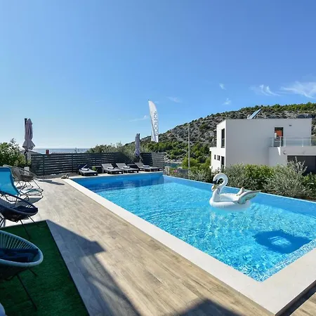 Ten-bedroom In Vakantiehuis Ražanj