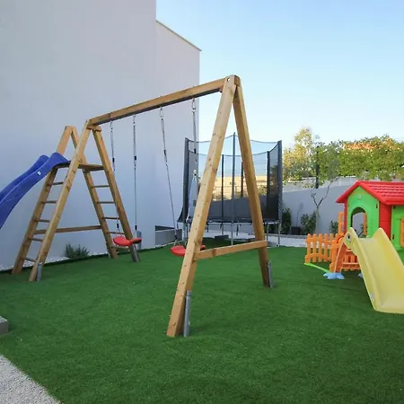 Ten-bedroom In Tatil Evi *