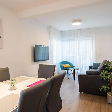 Holiday home 10 Bedroom Gorgeous In Razanj