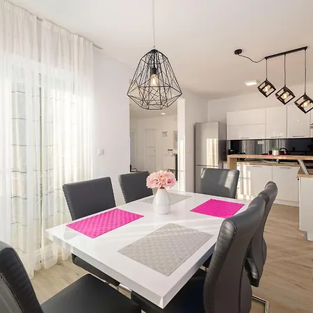10 Bedroom Gorgeous In *
