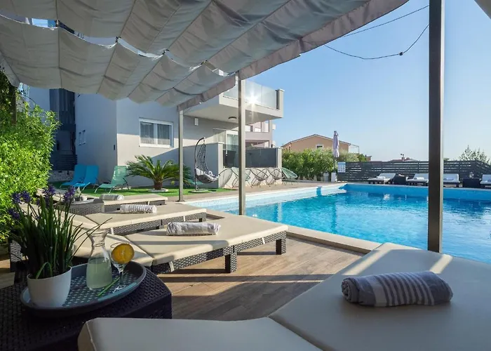 Ten-bedroom In * Ražanj