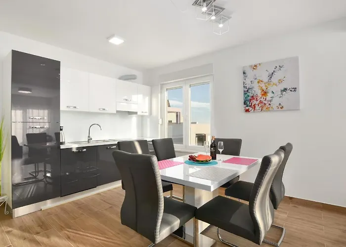 Ten-bedroom In Feriehus Ražanj