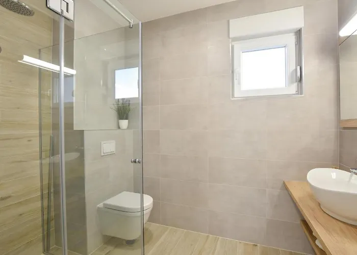 Ten-bedroom In * Ražanj