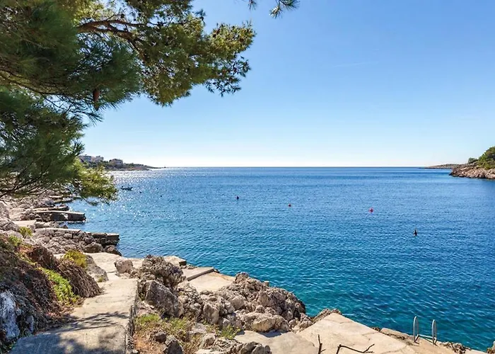 Ten-bedroom In Holiday home Razanj