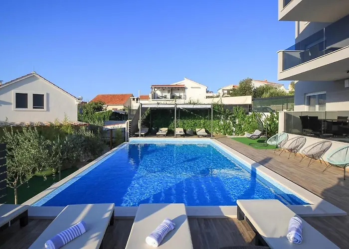 Ten-bedroom In Razanj