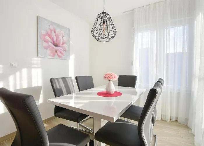 Ten-bedroom In * Razanj