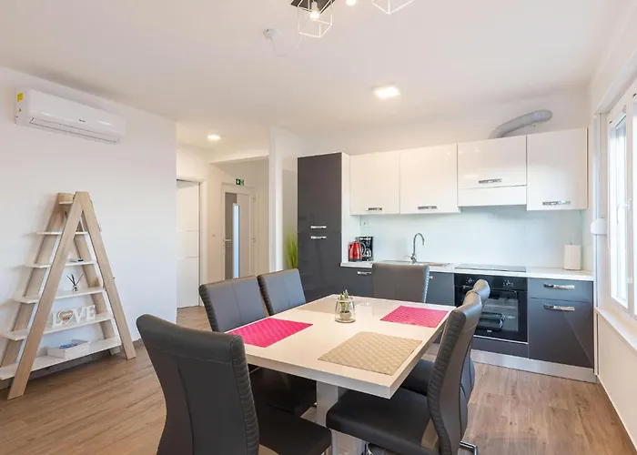 Tatil Evi Ten-bedroom In